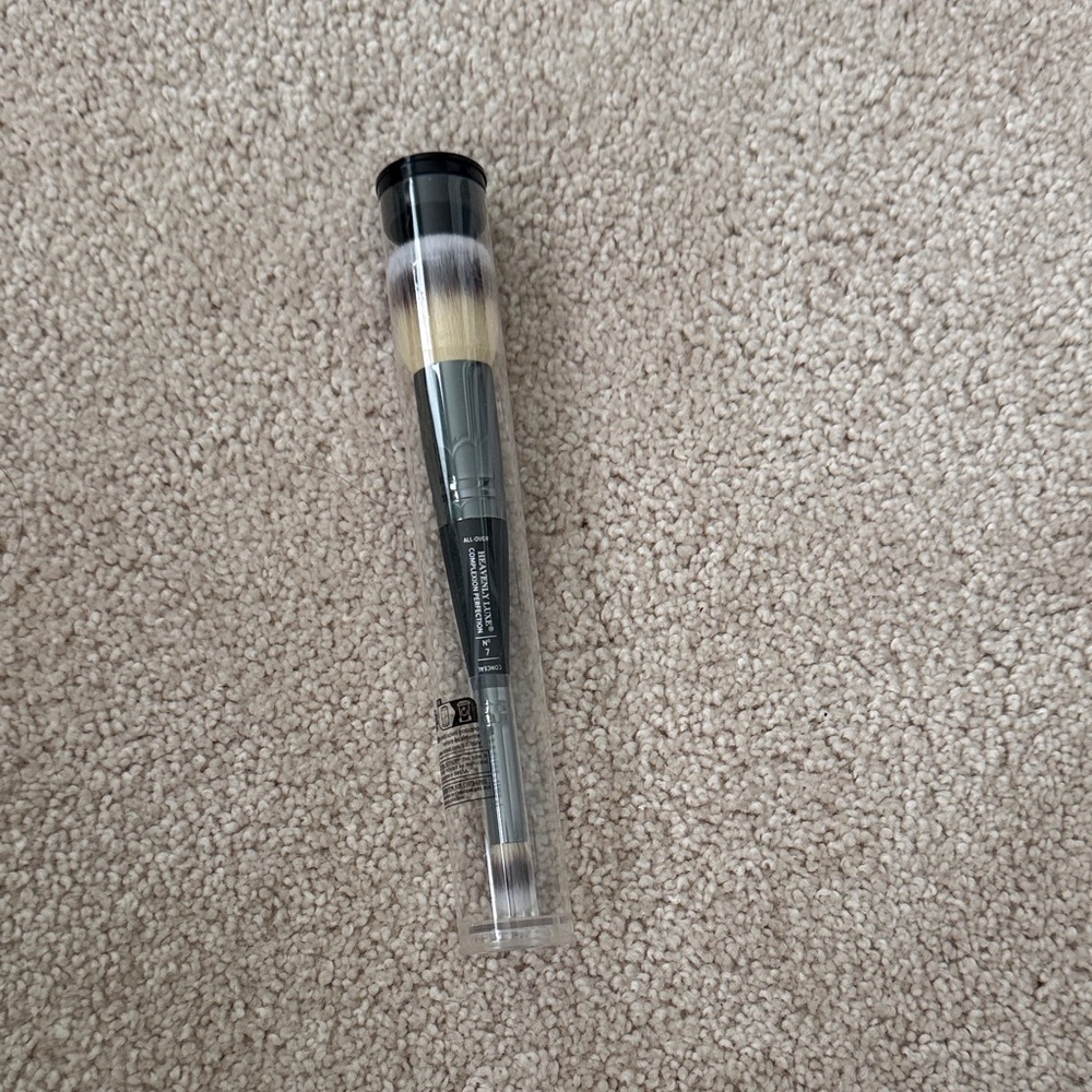 IT Cosmetics Heavenly Luxe Makeup Brush with Black Handle
